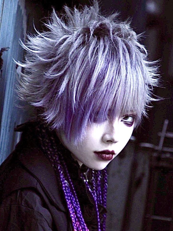 カッコ良く『ヴィジュアル系フルメイク＋ヘアセット』美しく