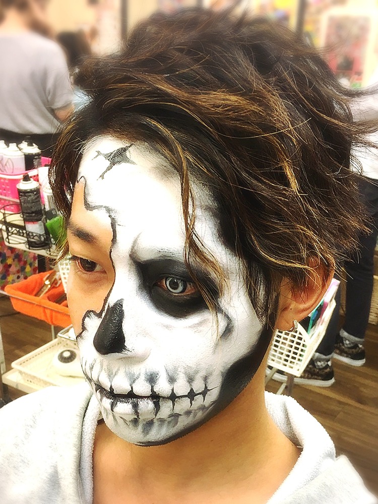 ハロウィンメイク(*^-^*)『ガイコツ半顔メイク＋ヘアセット☆』