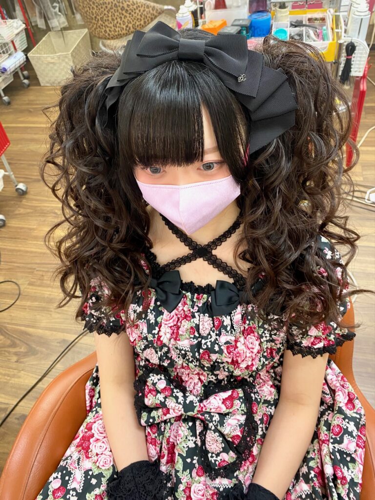 黒髪もメチャ可愛い♪『ツインテール低め黒髪ちらし盛り』(^○^)